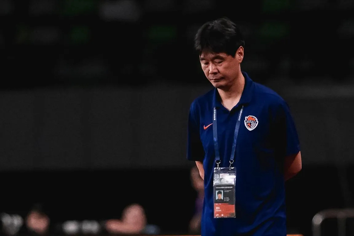 九游游戏平台-泰山队紧急换帅,三大潜在人选,一人呼声最高,另一人最具冲冠潜力|韩天宇|韩鹏|李霄鹏|山东泰山|陈泽仕_新浪体育_新浪新闻