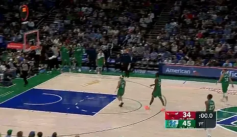 九游游戏平台-独行侠首节狂轰45分,领先公牛11分进入第二节比赛